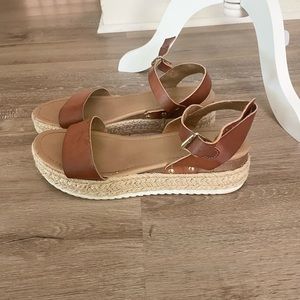 Women’s espadrille sandals